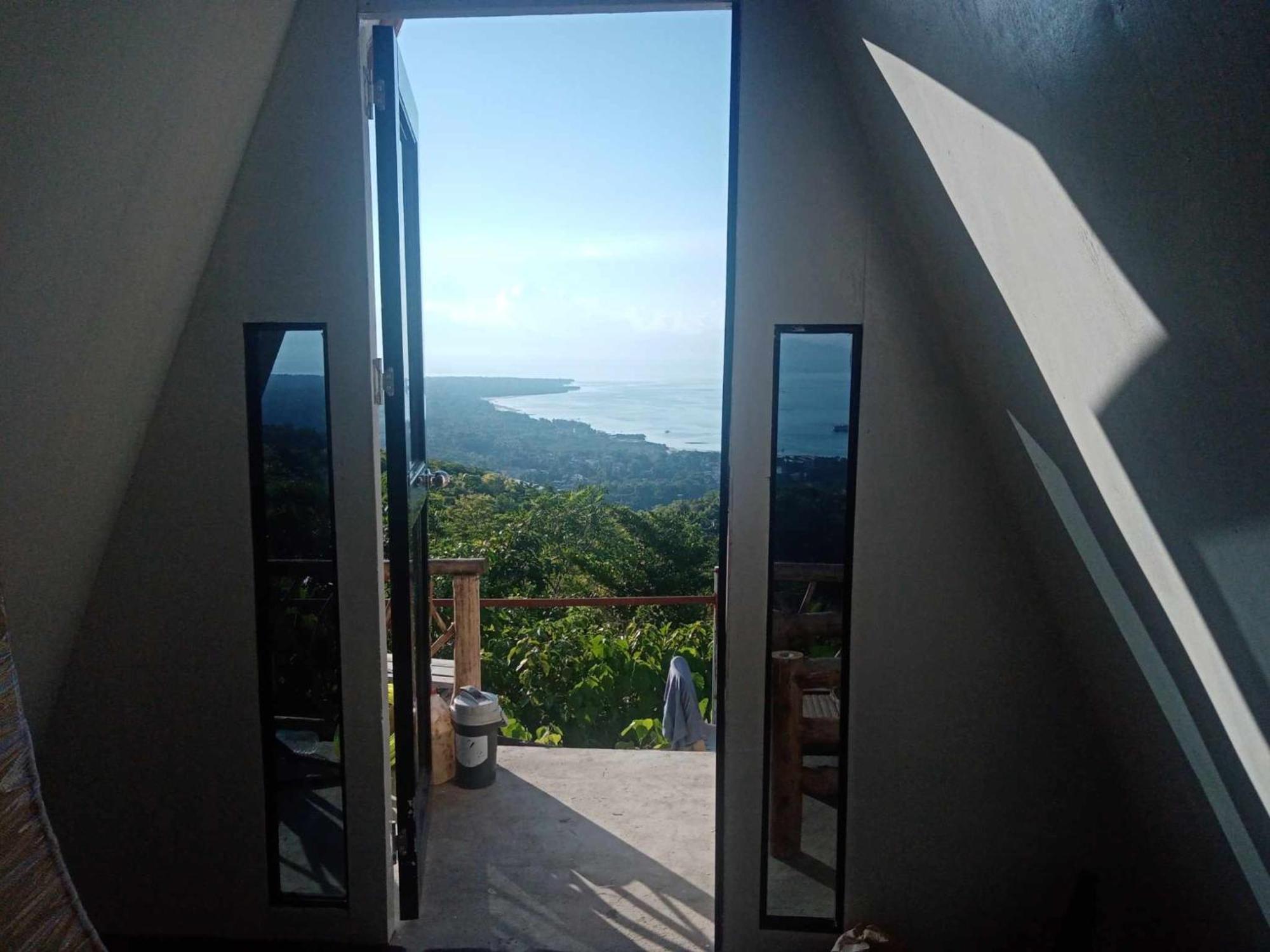 Thornton'S Sea View Cafe & Guesthouse Siquijor Exterior photo
