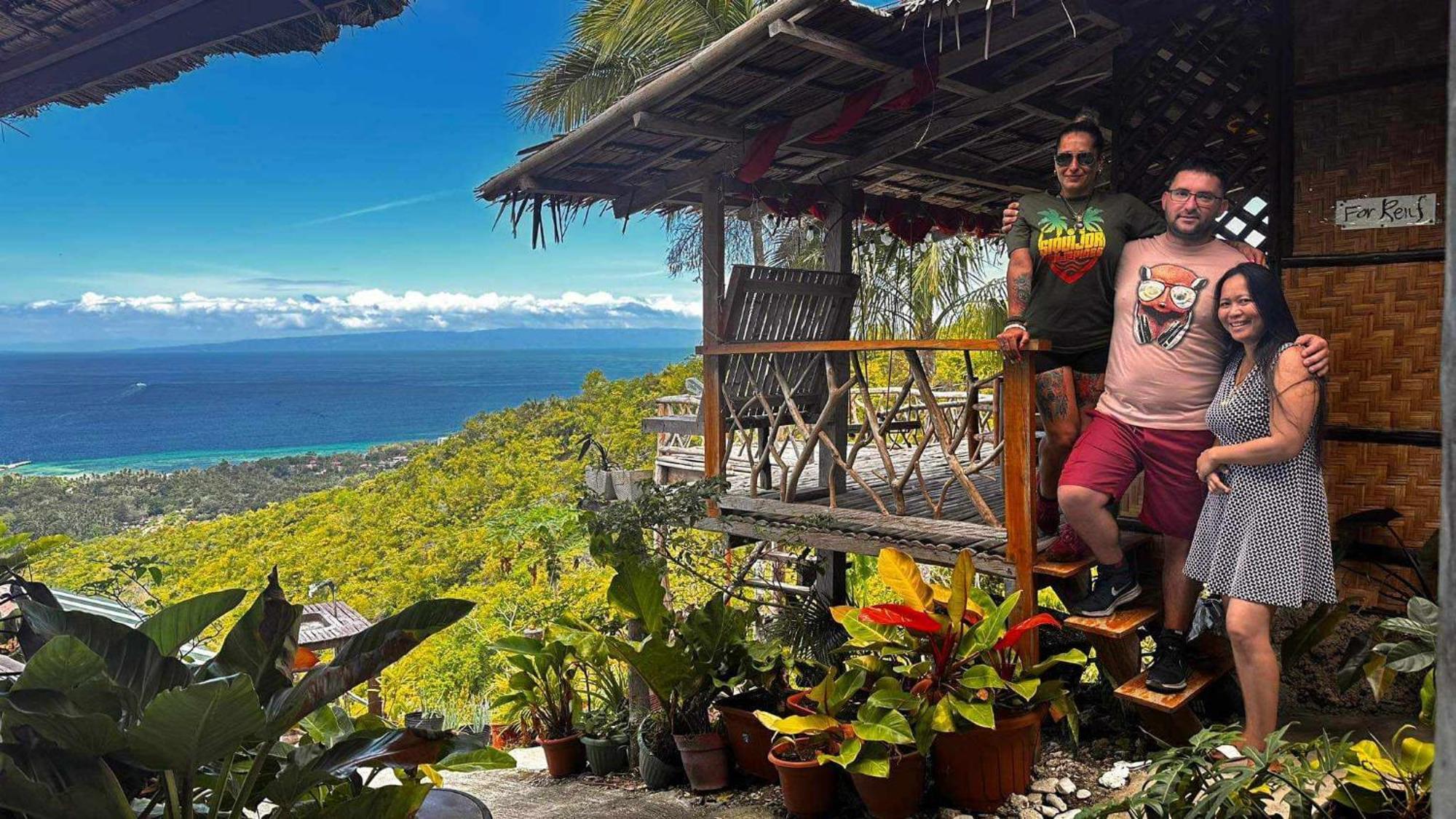 Thornton'S Sea View Cafe & Guesthouse Siquijor Exterior photo